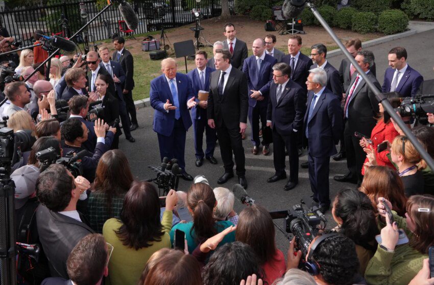  Trump et dirigeants technologiques signent un accord d’auto-surveillance pour l’IA