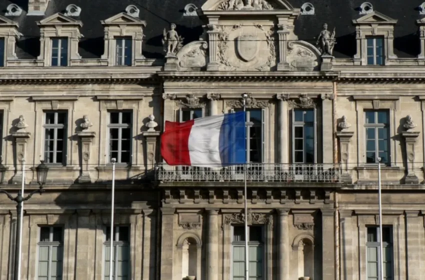  Grenoble ordonne une carte de séjour de cinq ans pour une Marocaine